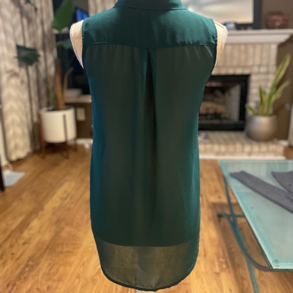 H and M Sleeveless Blouse - Picture 4 of 7